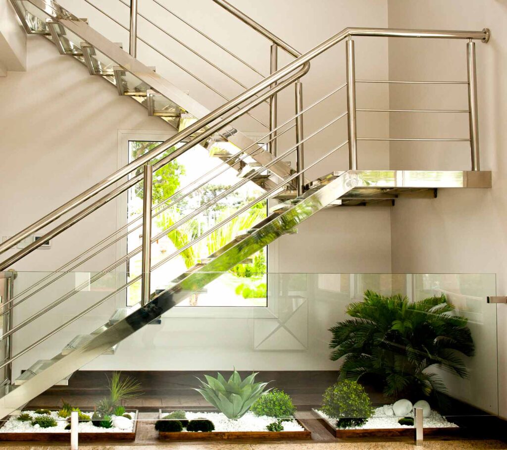Escada construída em aço inox 304.